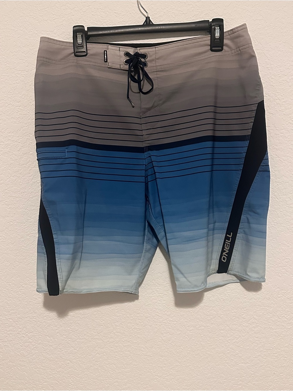 O'Neill Men's Gray to Blue Gradient Stripe Board Shorts